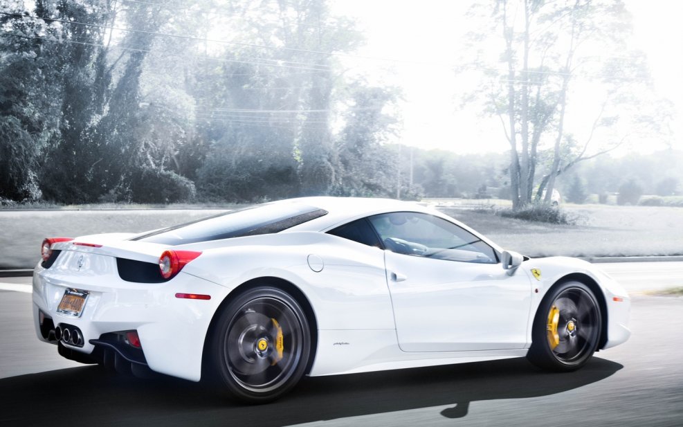 Автомобиль Ferrari 458 Italia