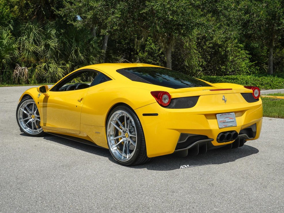Машина Ferrari 458 Italia