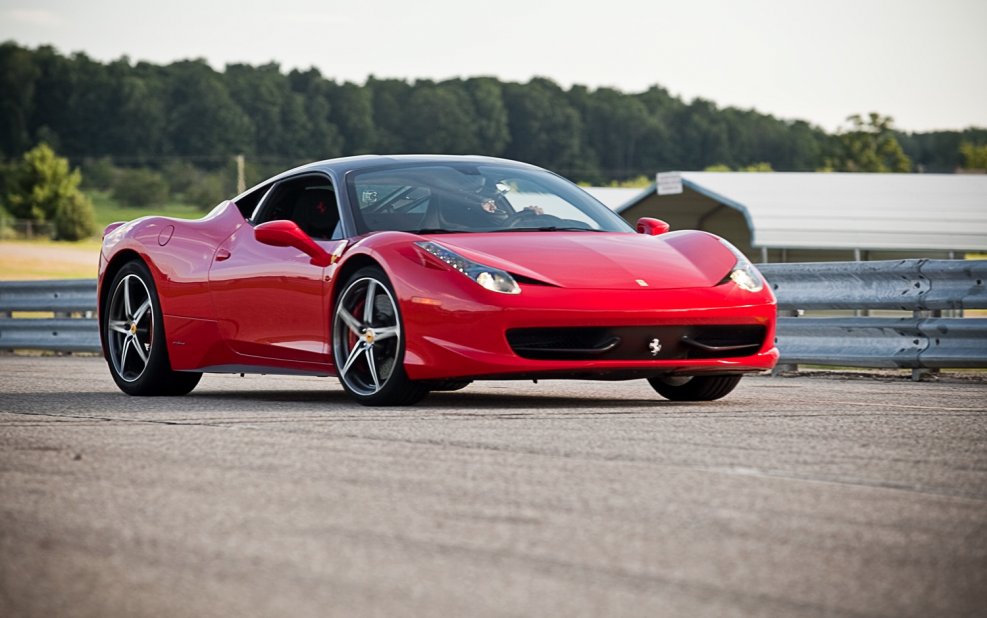 Ferrari 458 Italia белая