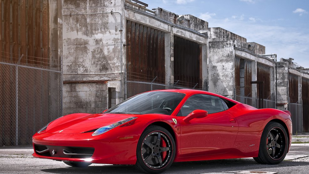 Автомобиль Ferrari 458 Italia
