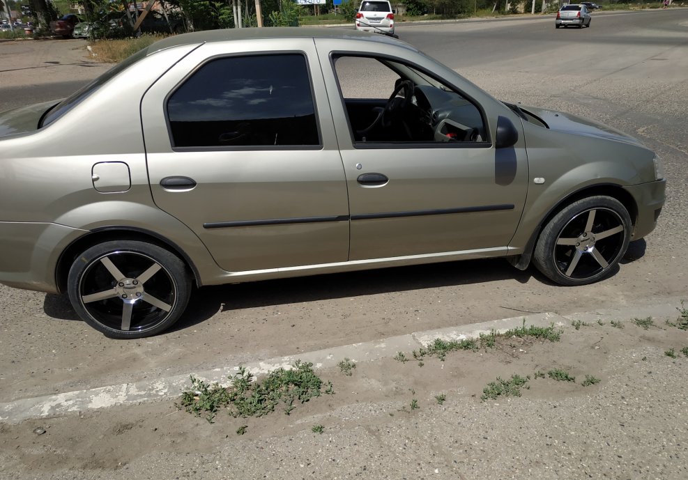 Renault Logan r17