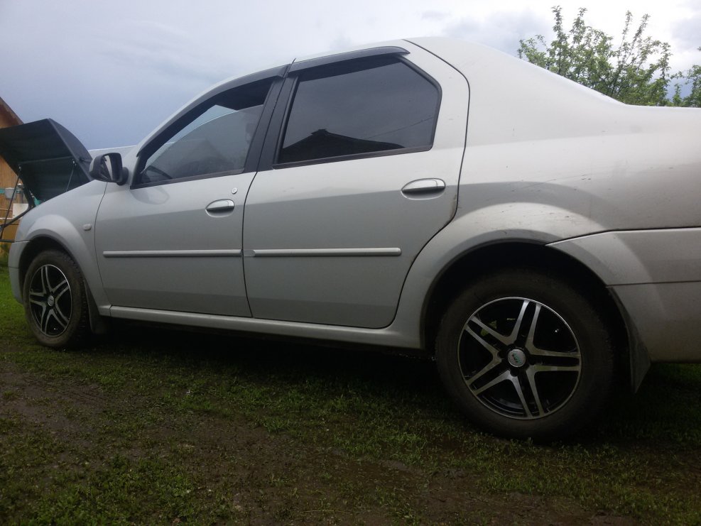 Рено Логан на литых дисках r14