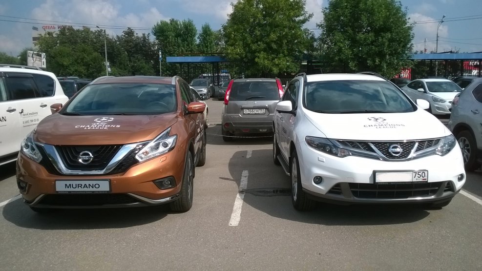 Синий Nissan Murano z51