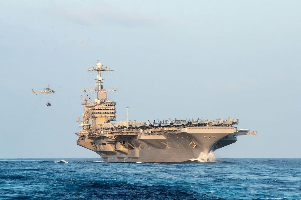 Авианосец ВМФ США