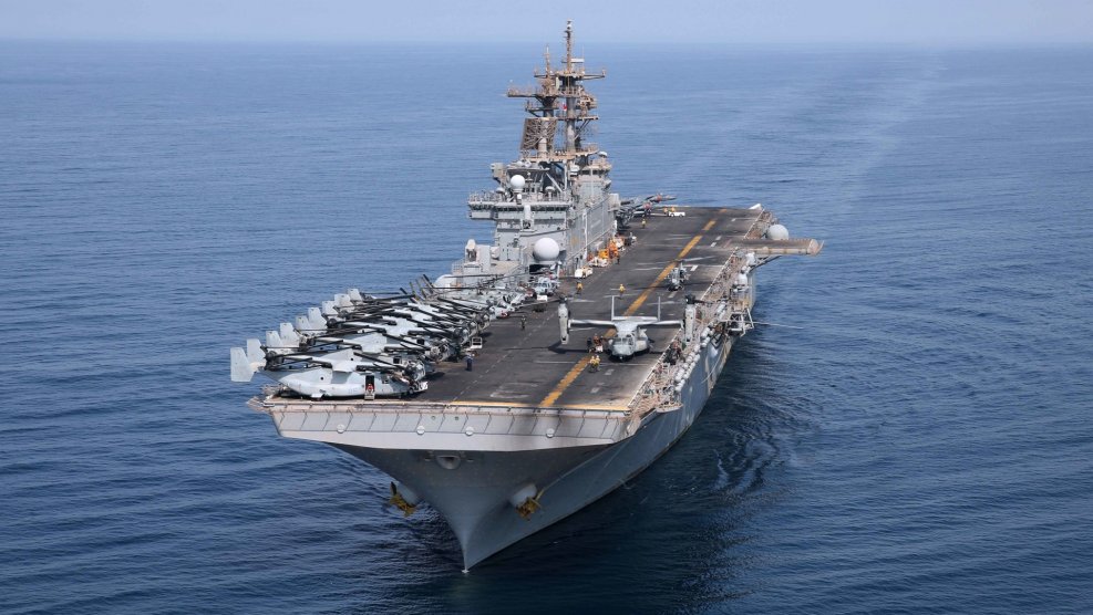 Корабль USS Kearsarge LHD-3
