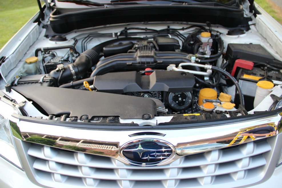 Subaru Forester 2008 под капотом