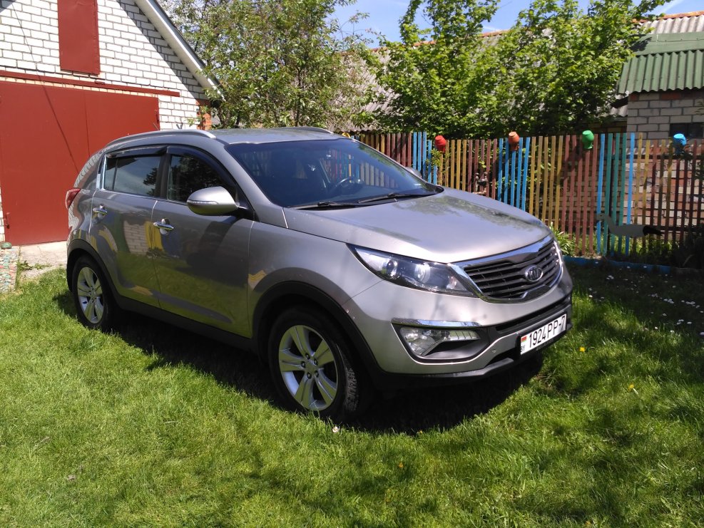 Серая Kia Sportage 2015
