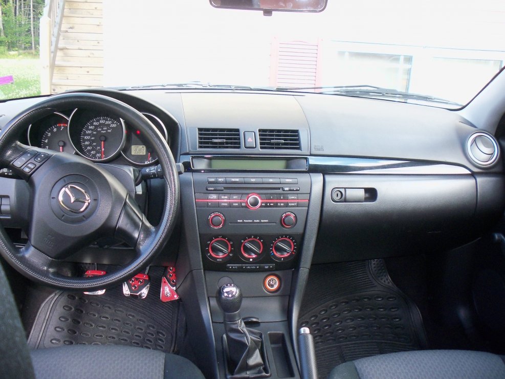 Mazda 3 2006 салон