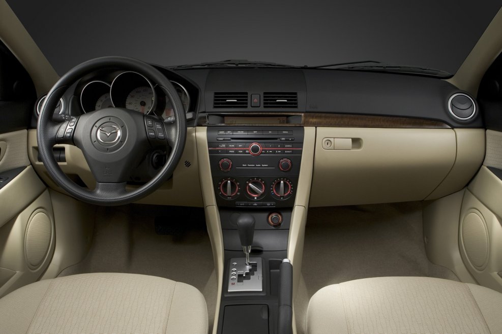 Mazda 3 2007 седан салон
