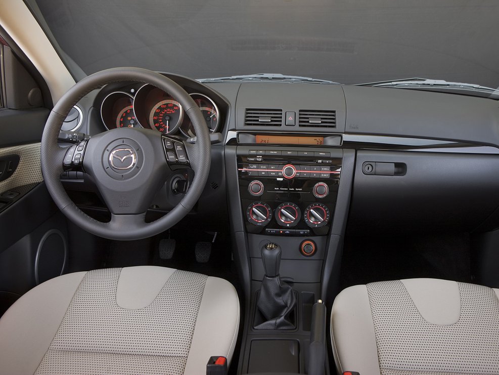 Mazda 3 2008 седан салон