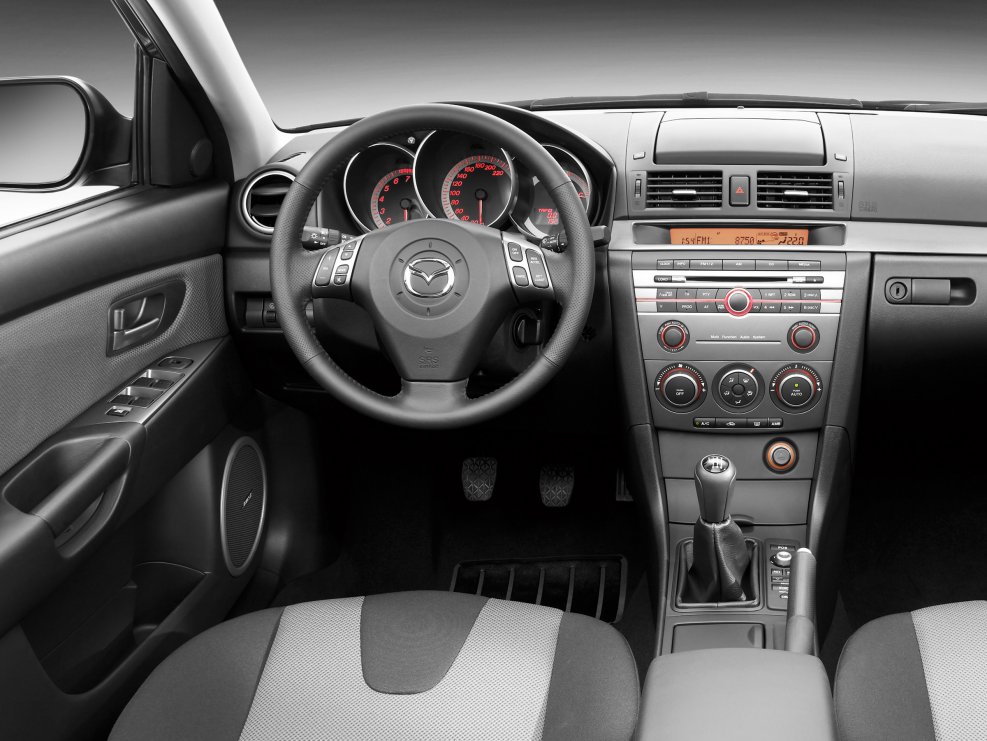Mazda 3 2006 салон
