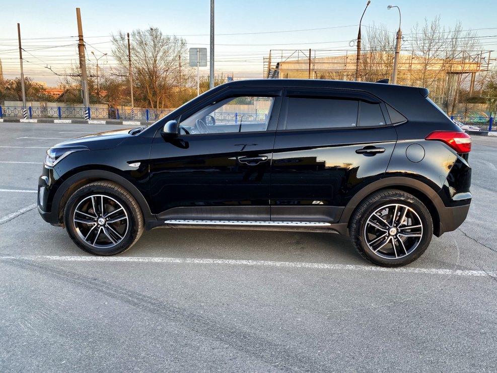 Hyundai Creta черная r18