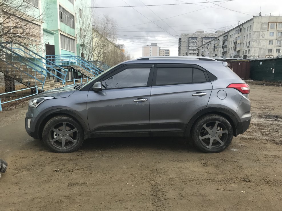 Hyundai Creta черная r18