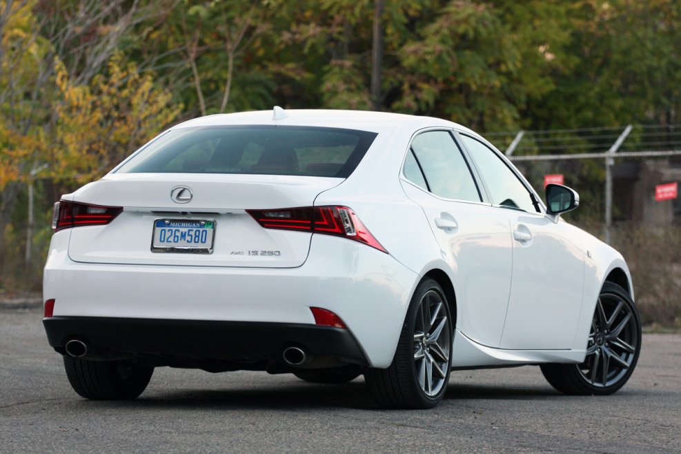 Lexus is 250 f Sport 2014