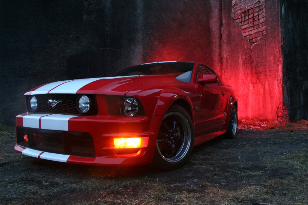 Ford Mustang красный тюнингованный