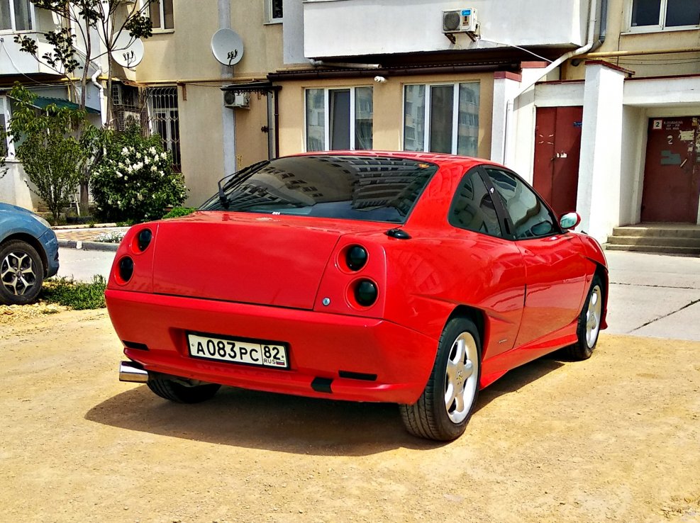Fiat Coupe Red