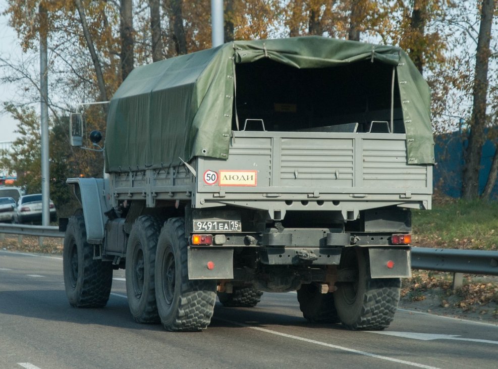 Тягач Урал 63704