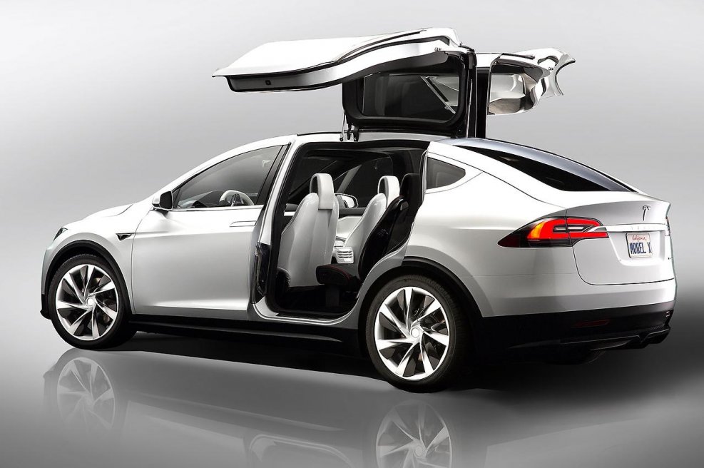 Машина Tesla model x