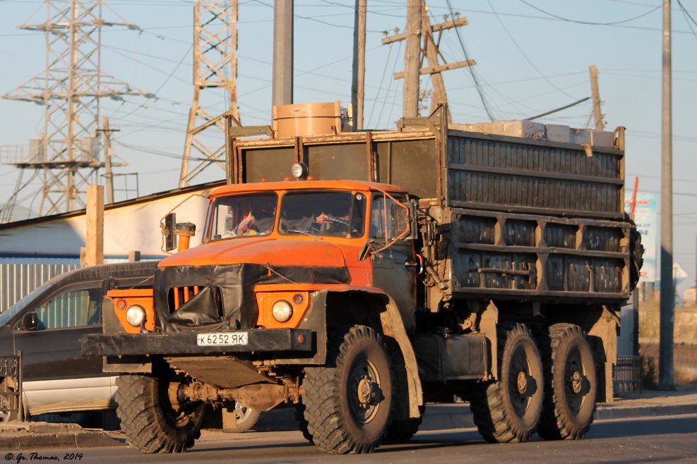 Урал 5557 военный
