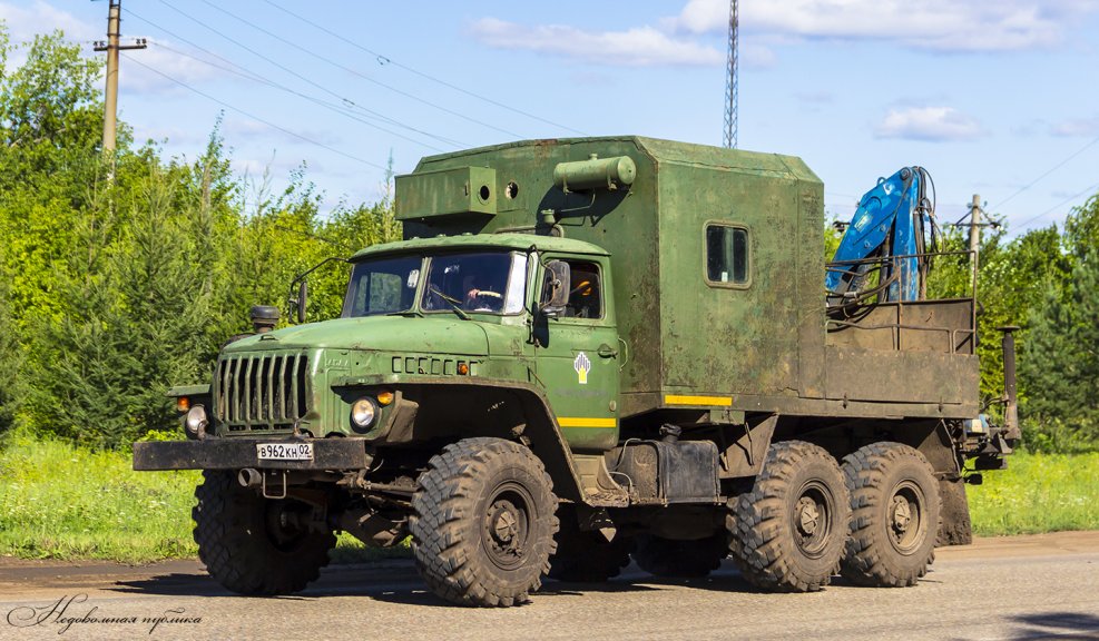 Урал самосвал 5557 военный
