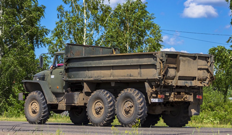 Урал 5557 самосвал сельхозник