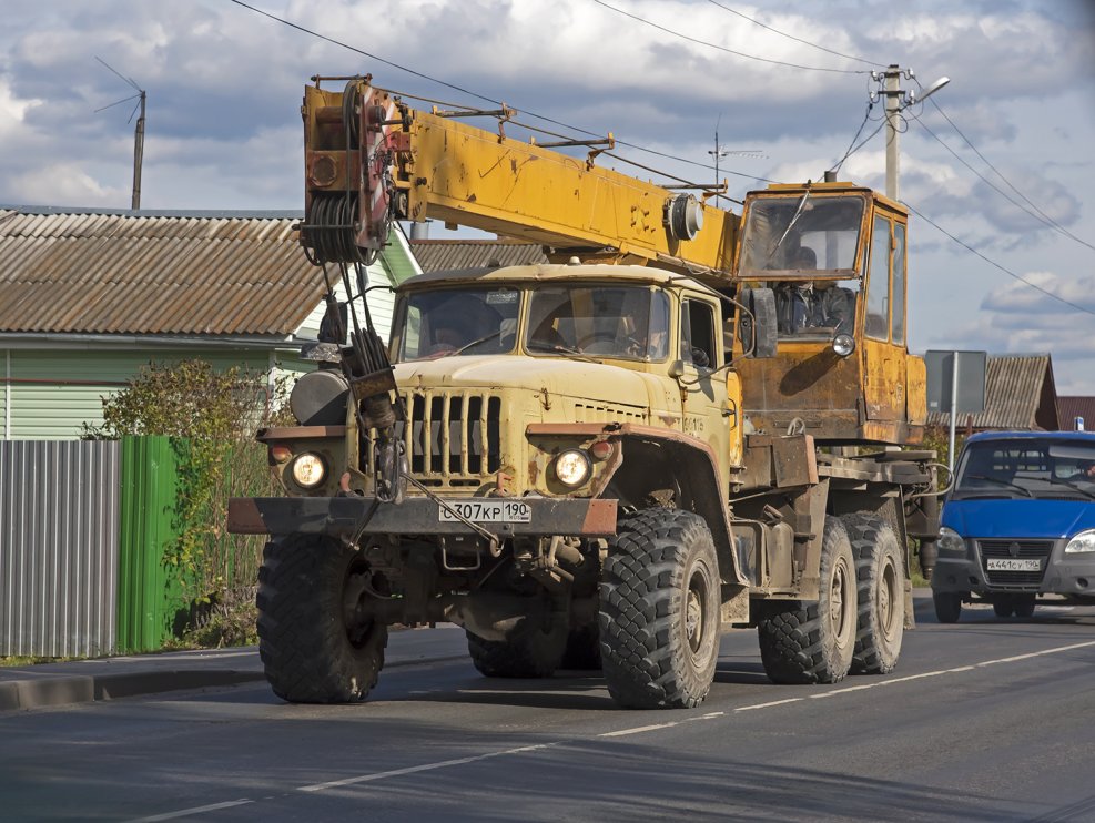 Урал 5557 жёлтый