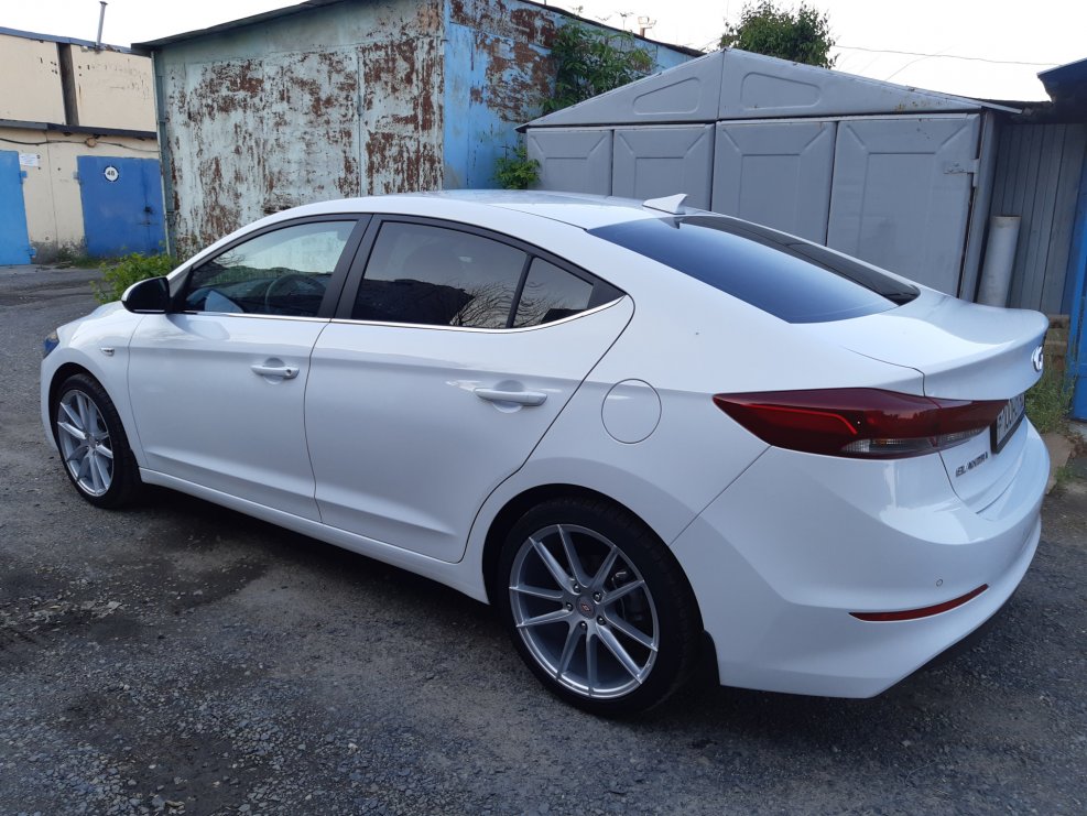 Hyundai Elantra 2018 r 18