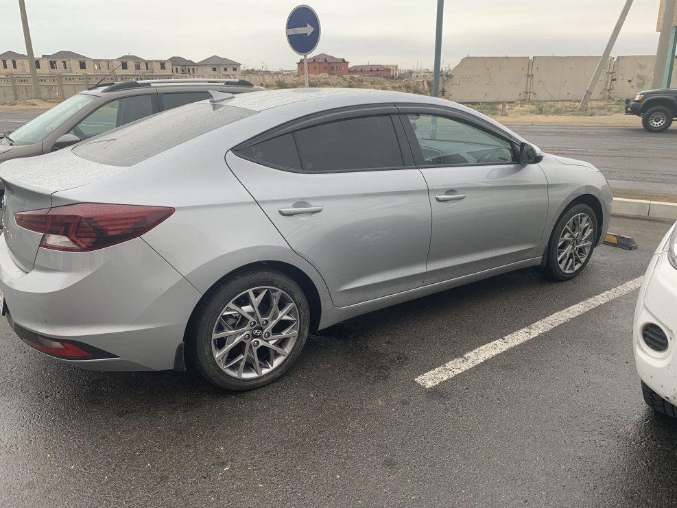 Elantra ad r18