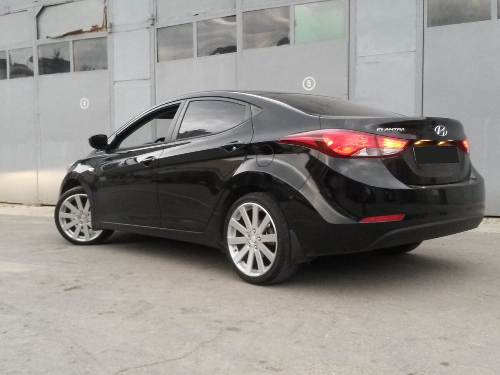 Hyundai Elantra 5 черная