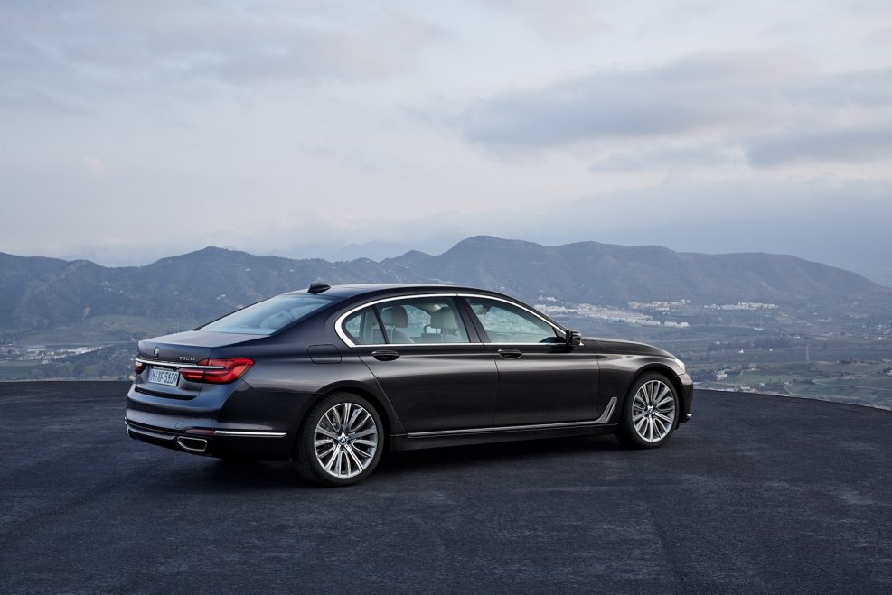 BMW g12 2016