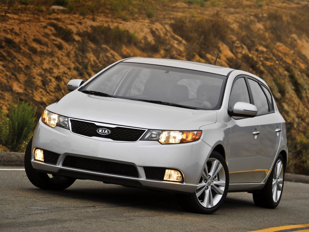 Kia Forte 2010 хэтчбек