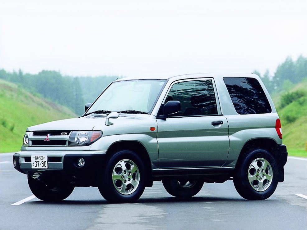 Mitsubishi Pajero io 2000