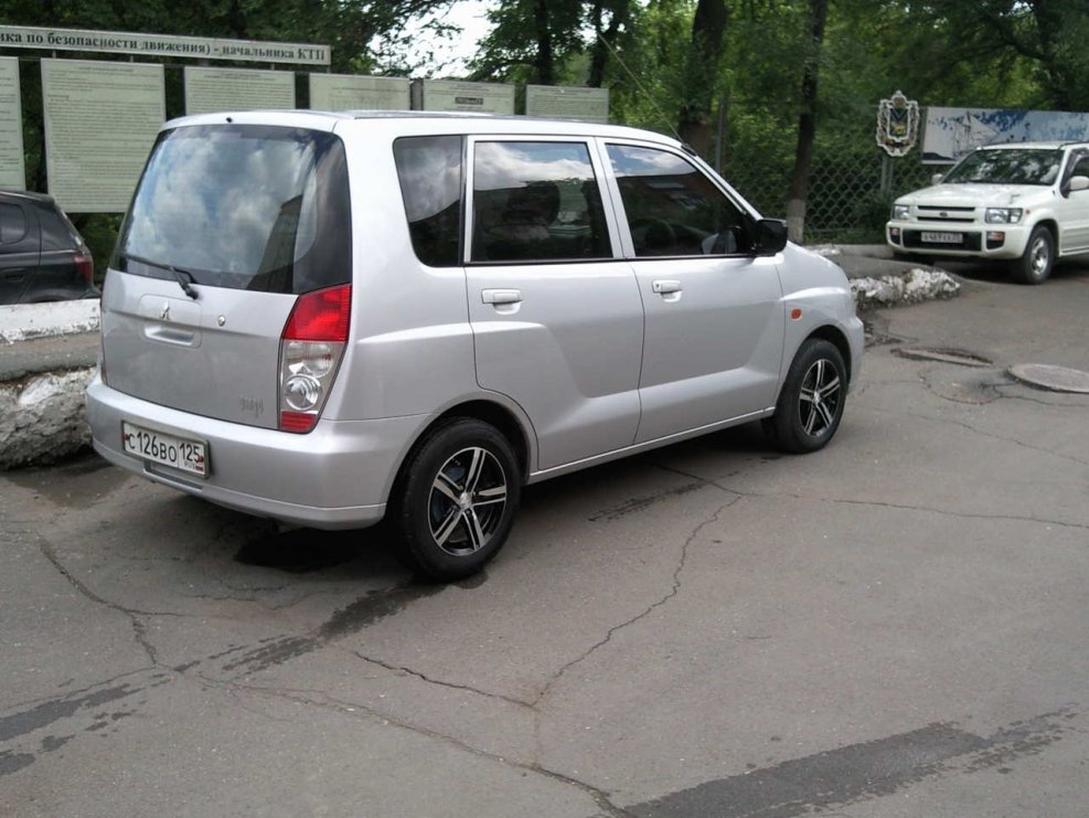 Mitsubishi Dingo 1999