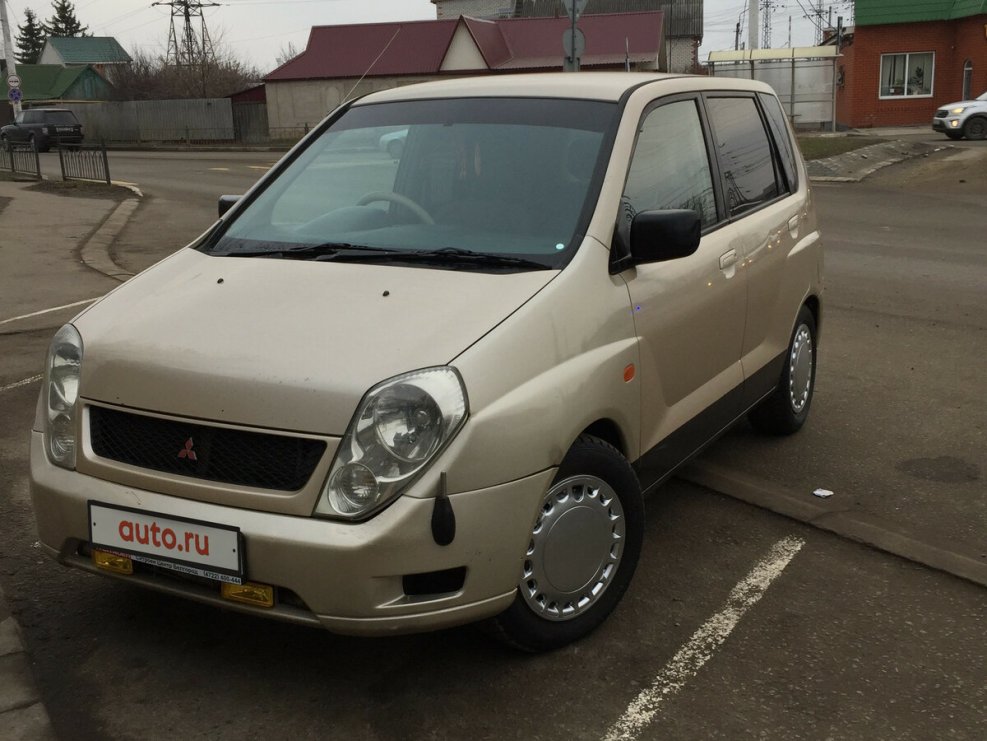 Mitsubishi Dingo 2000