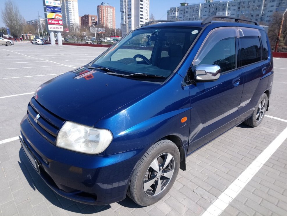 Mitsubishi Mirage Dingo 2000