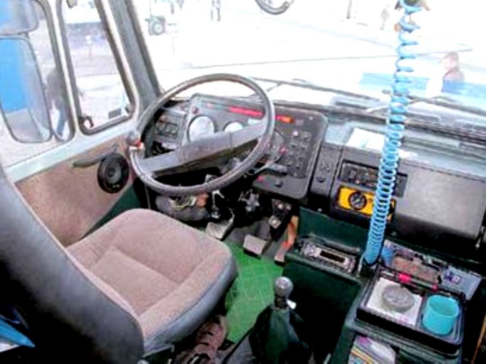 Тягач ЗИЛ 630902