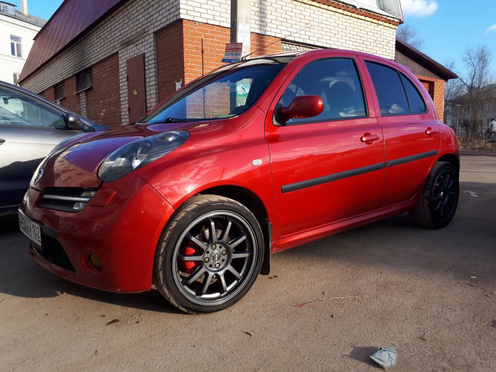 Nissan March 1 stance