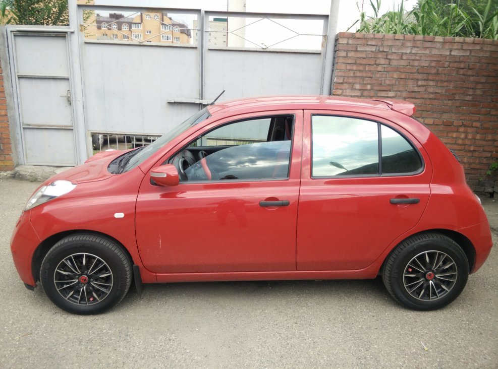 Nissan March r19