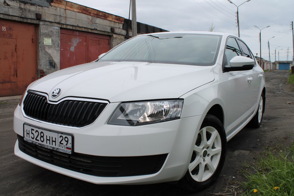 Skoda Octavia белая