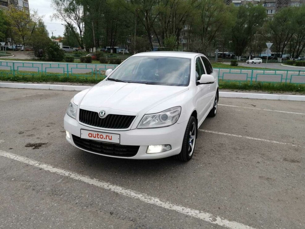 Белая Шкода а764аа174