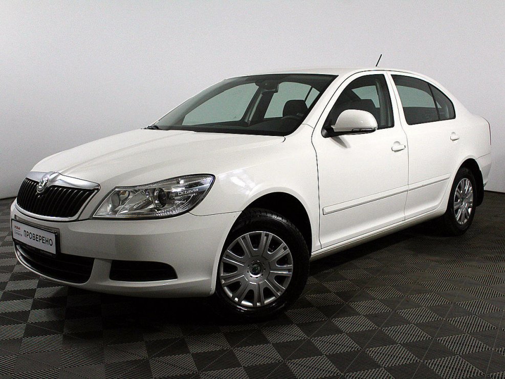 Skoda Octavia III a7 (2013-2017) на белом фоне