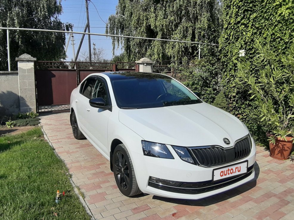 Škoda Octavia белая
