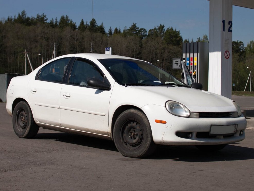Chrysler Neon 2000 года