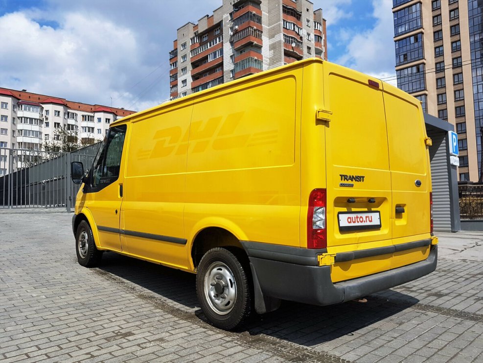 Ford Transit желтый