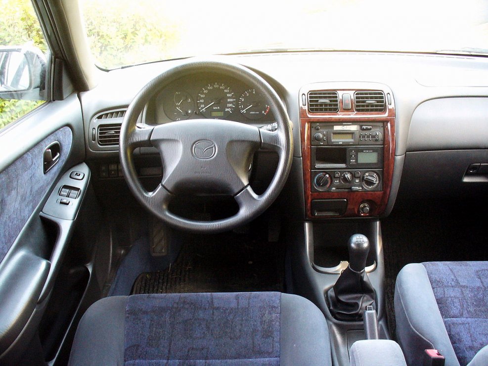 Mazda 626 gf салон