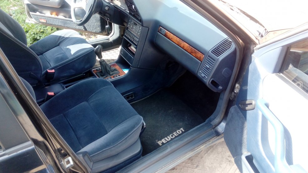 Peugeot 605 1993 года салон
