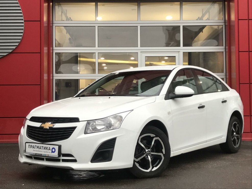 Chevrolet Cruze 2012 седан белый