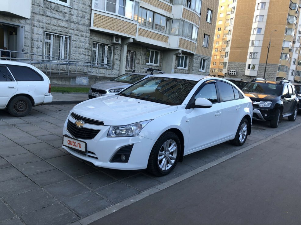 Шевроле Круз белый седан