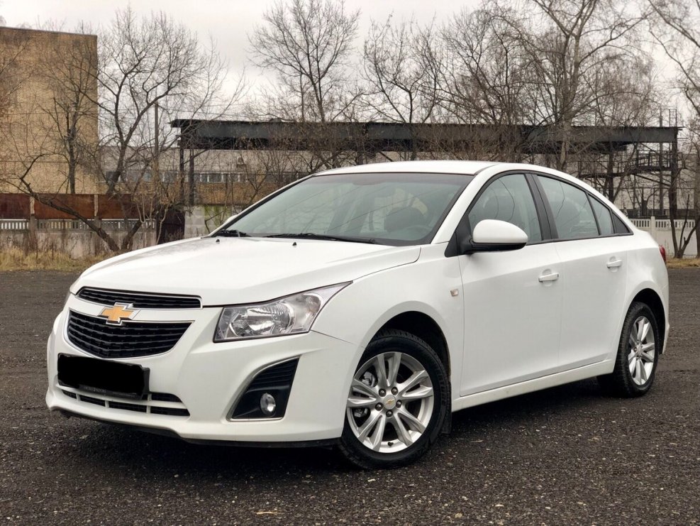 Chevrolet Cruze 2012 седан белый