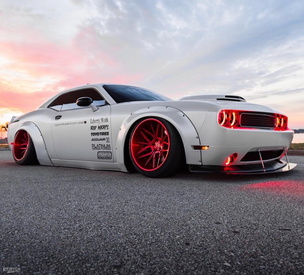 Dodge Challenger HELLGATO